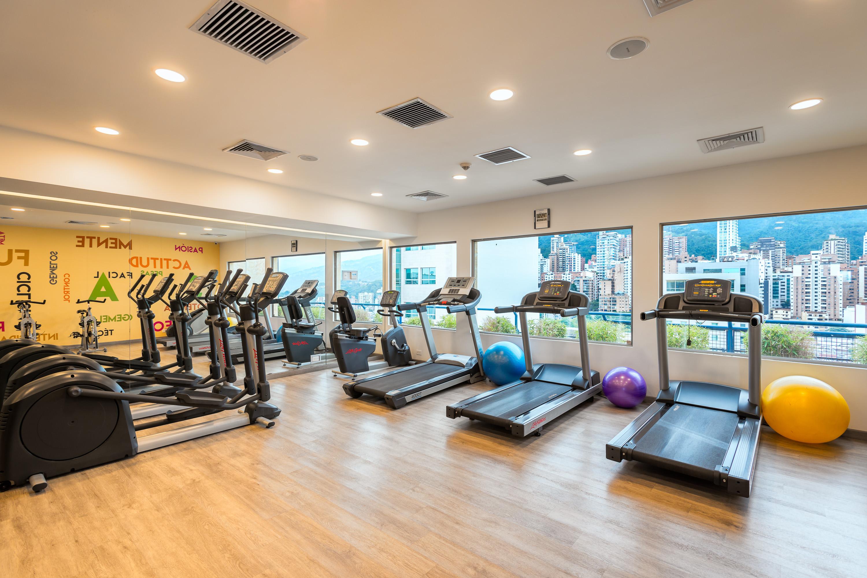 布卡拉曼加丹恩卡尔顿酒店 外观 照片 The gym at the hotel