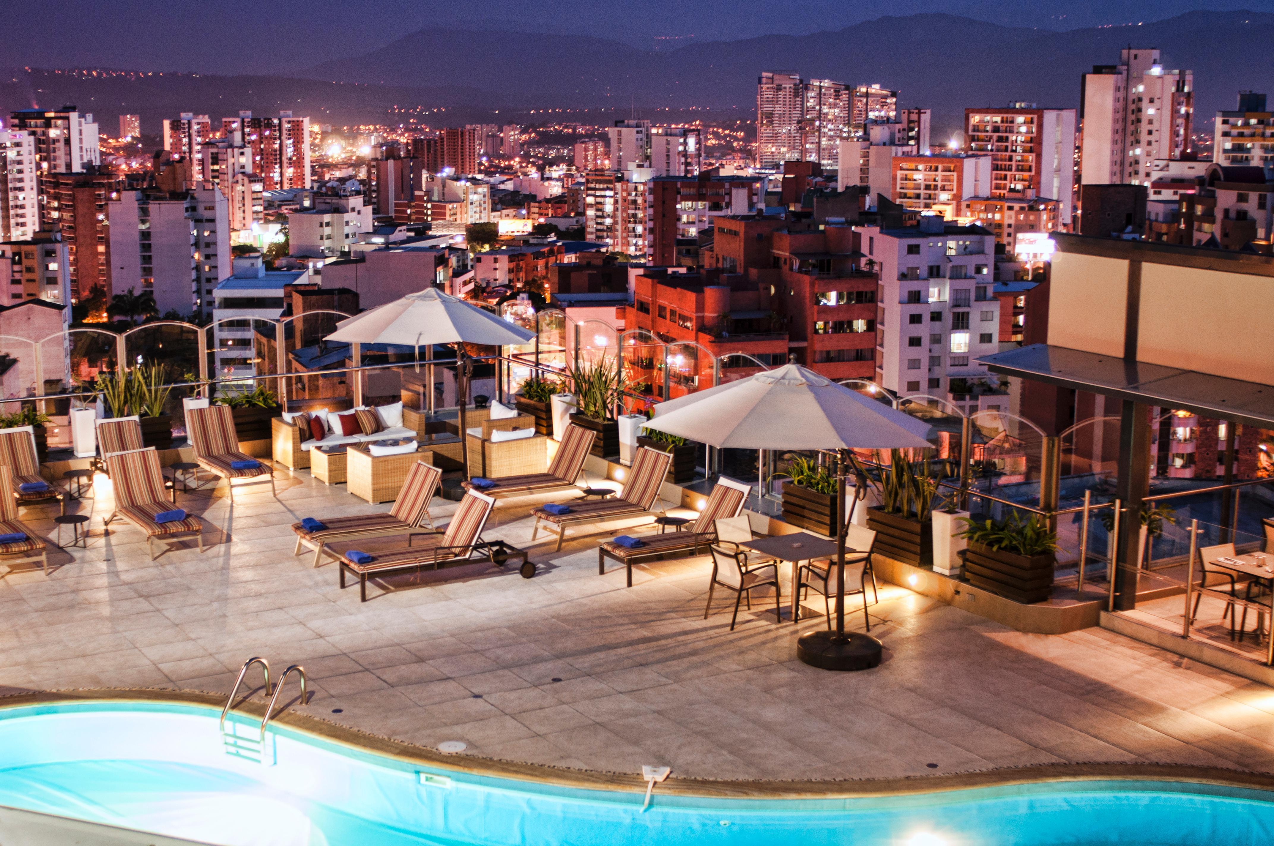 布卡拉曼加丹恩卡尔顿酒店 外观 照片 View from the hotel's rooftop pool