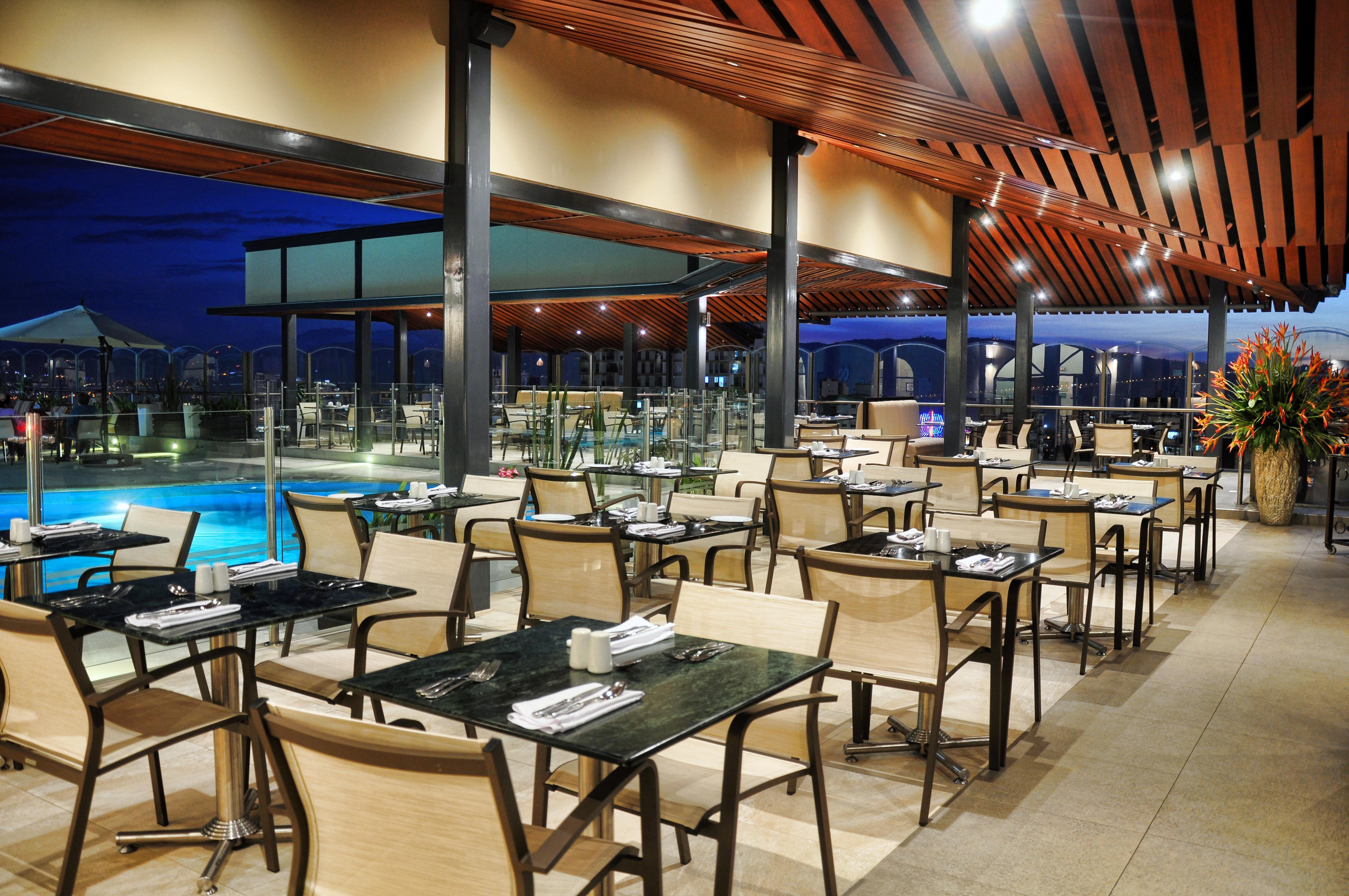 布卡拉曼加丹恩卡尔顿酒店 外观 照片 The Pool Bar