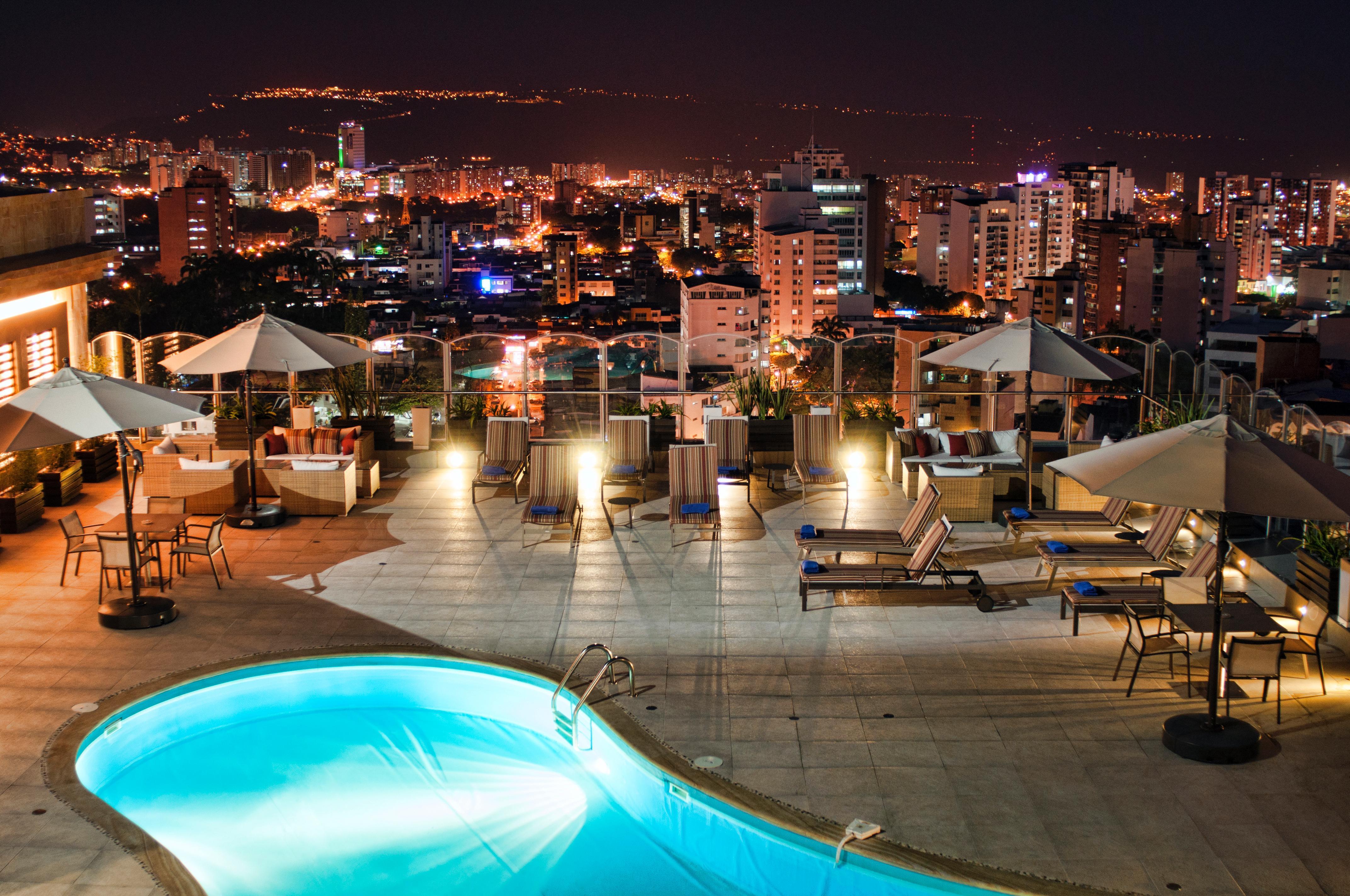 布卡拉曼加丹恩卡尔顿酒店 外观 照片 View of the city from the hotel