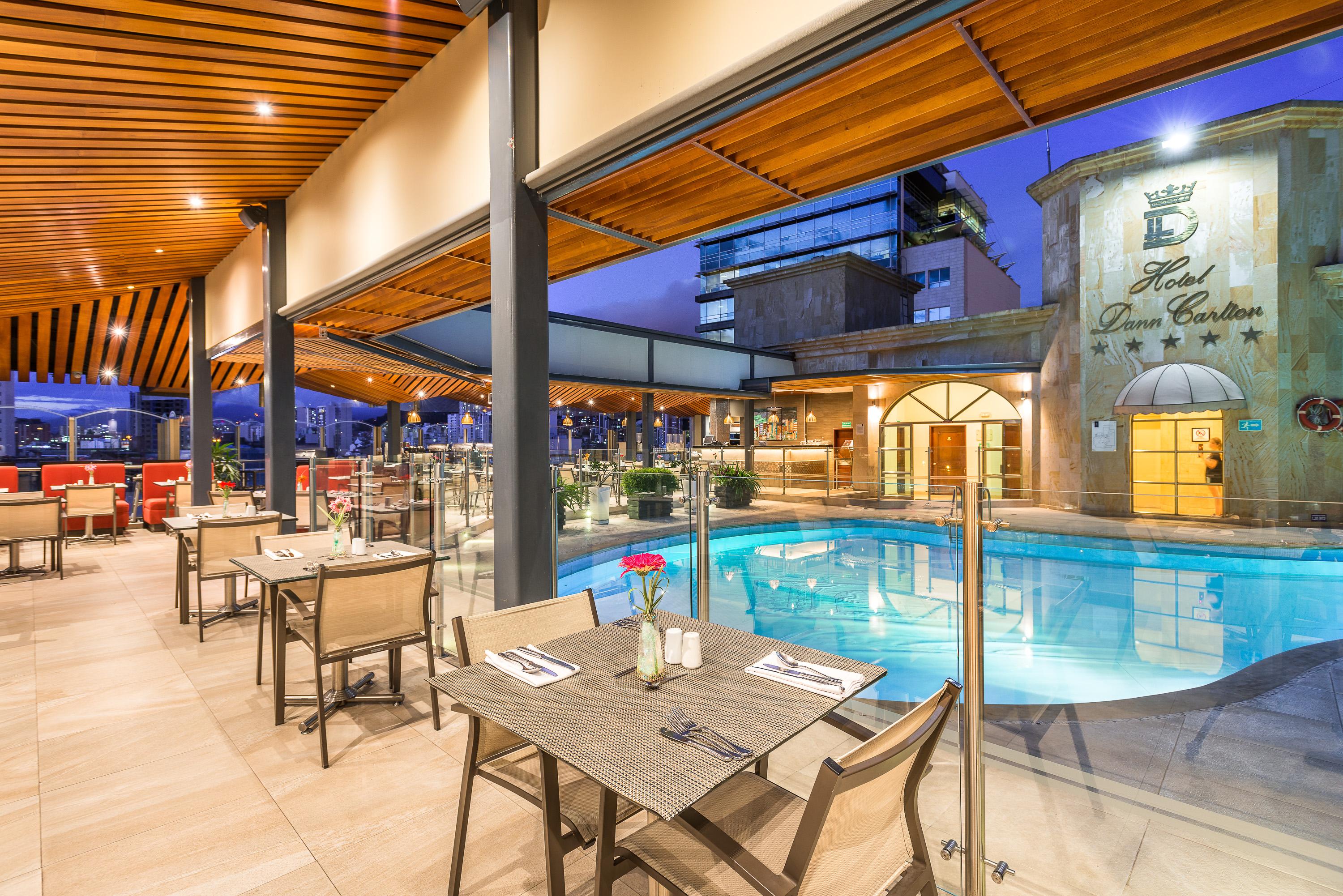布卡拉曼加丹恩卡尔顿酒店 外观 照片 The pool at the hotel