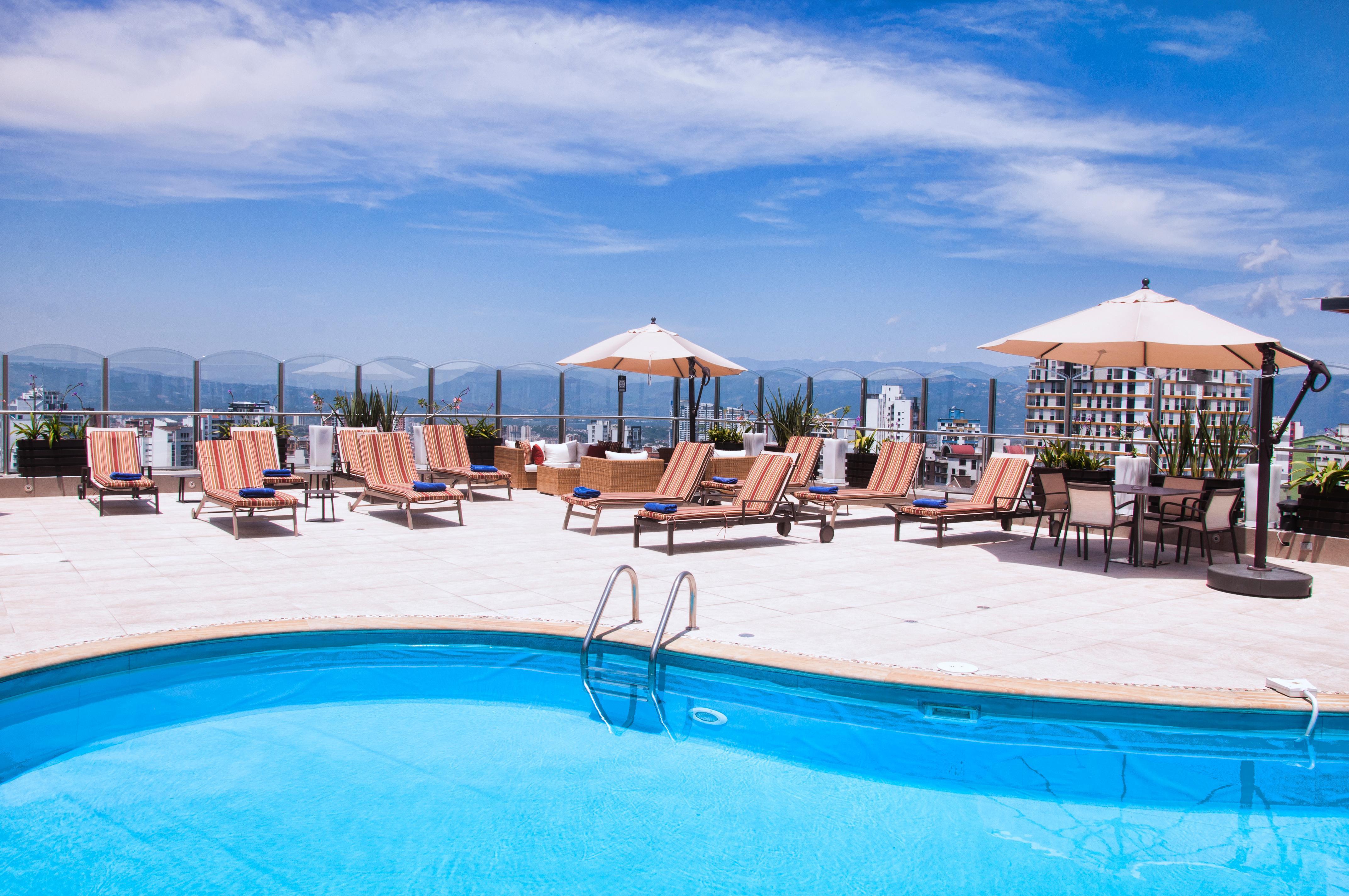 布卡拉曼加丹恩卡尔顿酒店 外观 照片 Rooftop pool