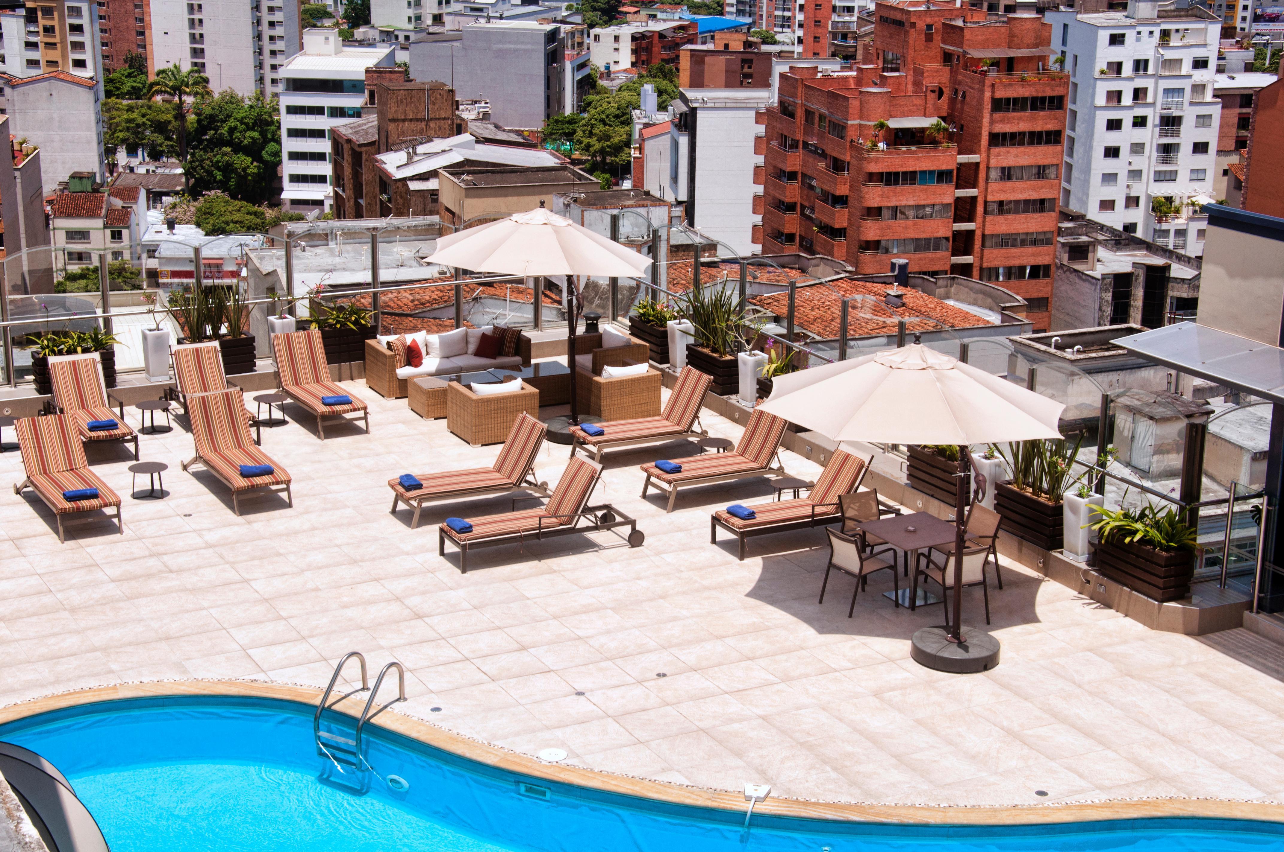 布卡拉曼加丹恩卡尔顿酒店 外观 照片 Rooftop pool