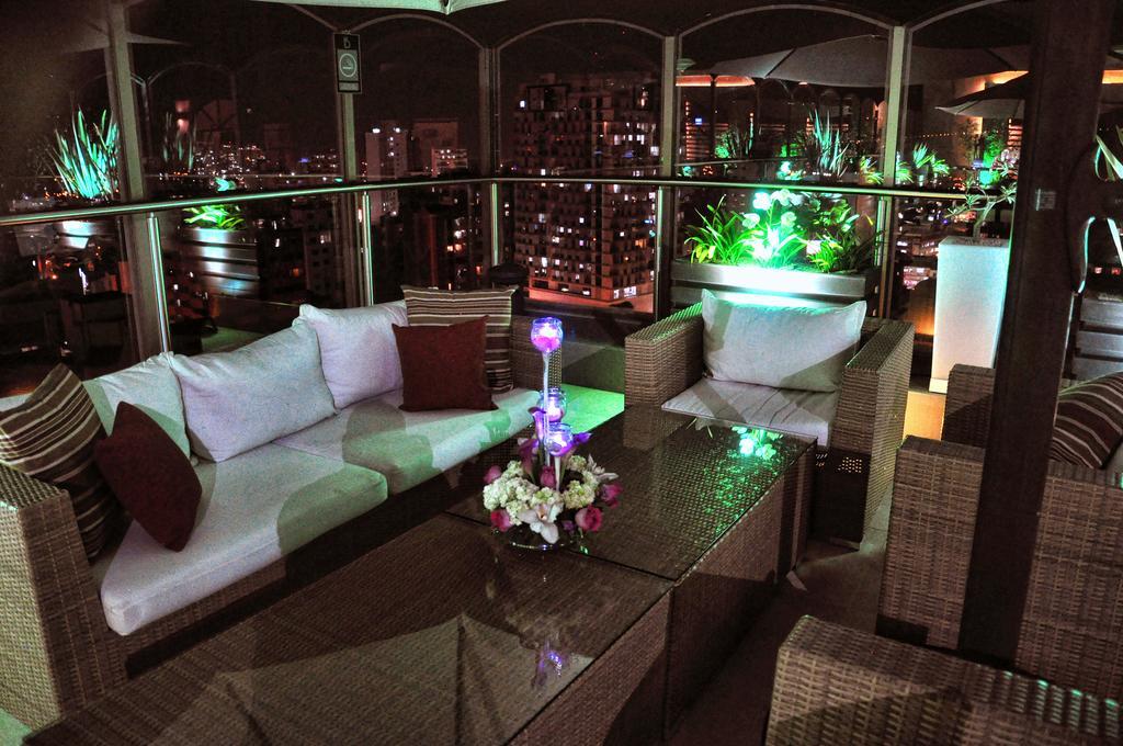 布卡拉曼加丹恩卡尔顿酒店 外观 照片 The Sky Bar