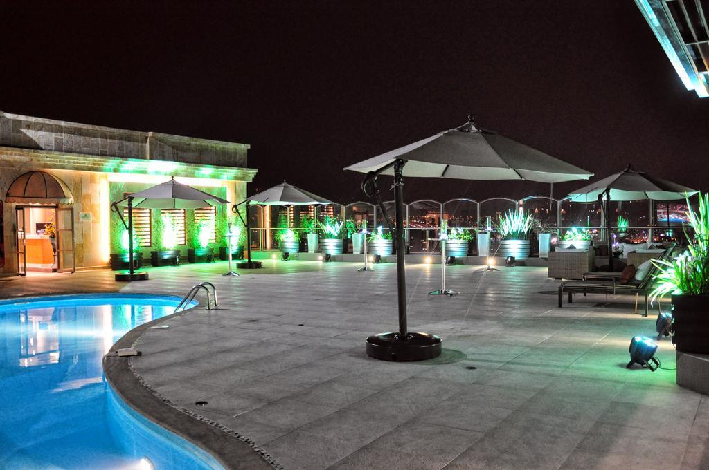 布卡拉曼加丹恩卡尔顿酒店 外观 照片 The pool at the rooftop