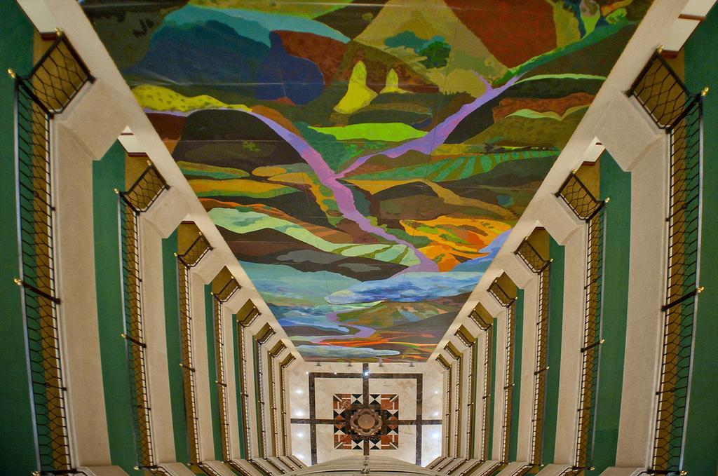 布卡拉曼加丹恩卡尔顿酒店 外观 照片 The ceiling of the staircase